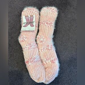 Snoozies! Women's Pink Cozy Fuzzy Socks